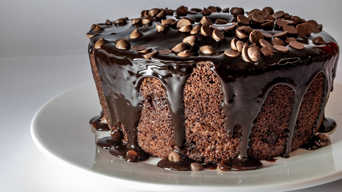 A Decadent Delight: Indulge in the Ultimate Chocolate Cake Christmas Recipe!